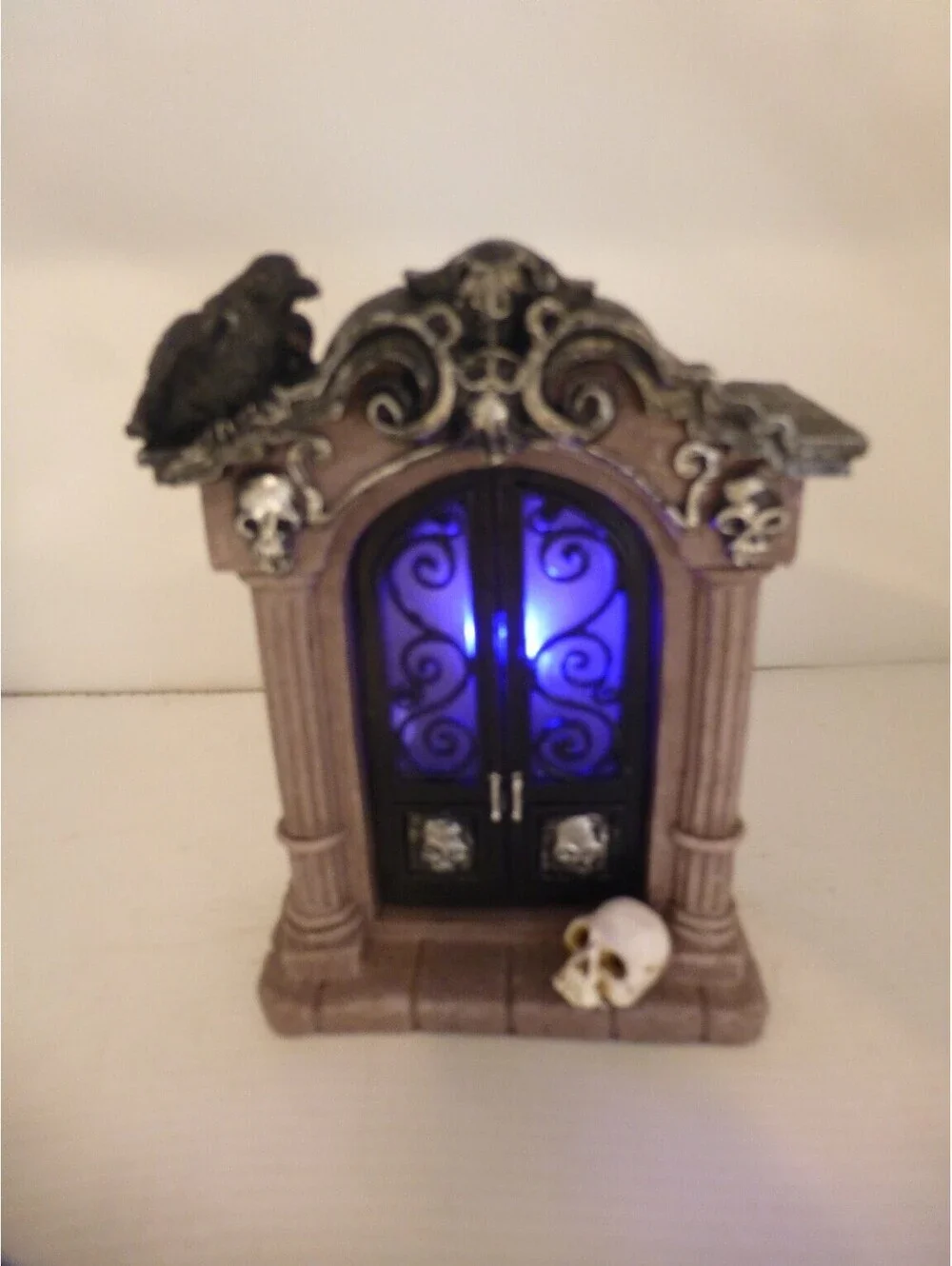 Halloween Light Up Raven Skull Gravestone Crypt Door LED Color Changing I2